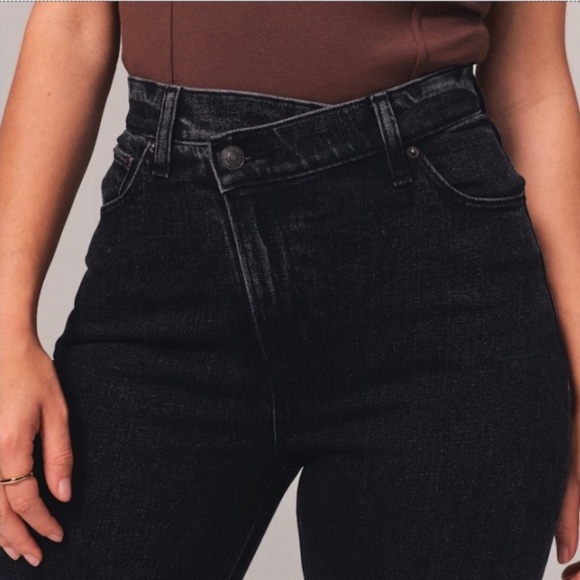 ABERCROMBIE The 90’s Slim Straight Ultra High Rise Jeans Black - Picture 2 of 9